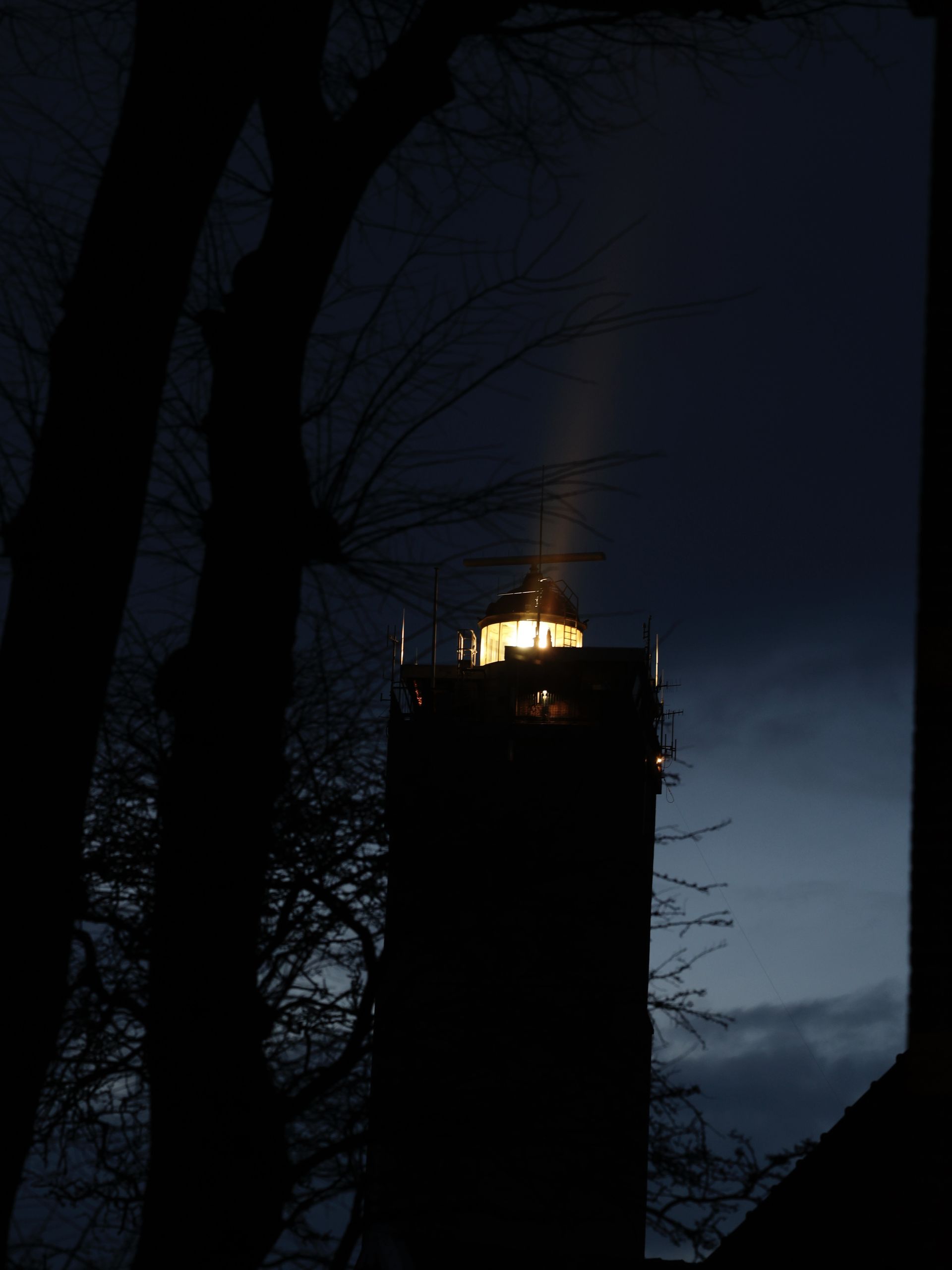 Vuurtoren de Brandaris bij nacht tijdens de Fjoertoer
